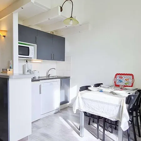 Dans Avec Piscine Apartmán